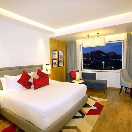 Ramada By Wyndham Katra Station Road Hotel ภายนอก รูปภาพ